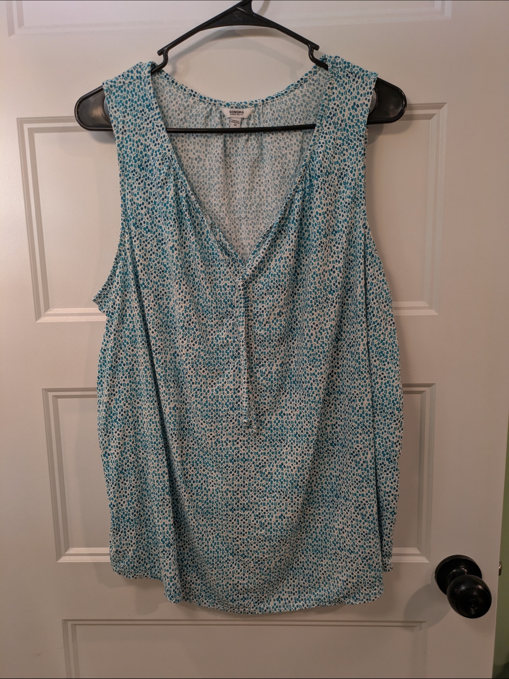 🔴 3/$15  Sleeveless V-Neck Sleeveless Top